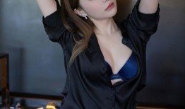 吃瓜女网红图片背景照图,揭秘网红吃瓜背后的时尚潮流